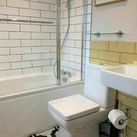 15 In Apartment York